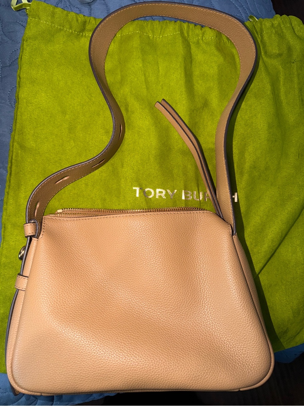 Tory Burch Pebbled Leather Shoulder Bag in Light Tan - Picture 2 of 5